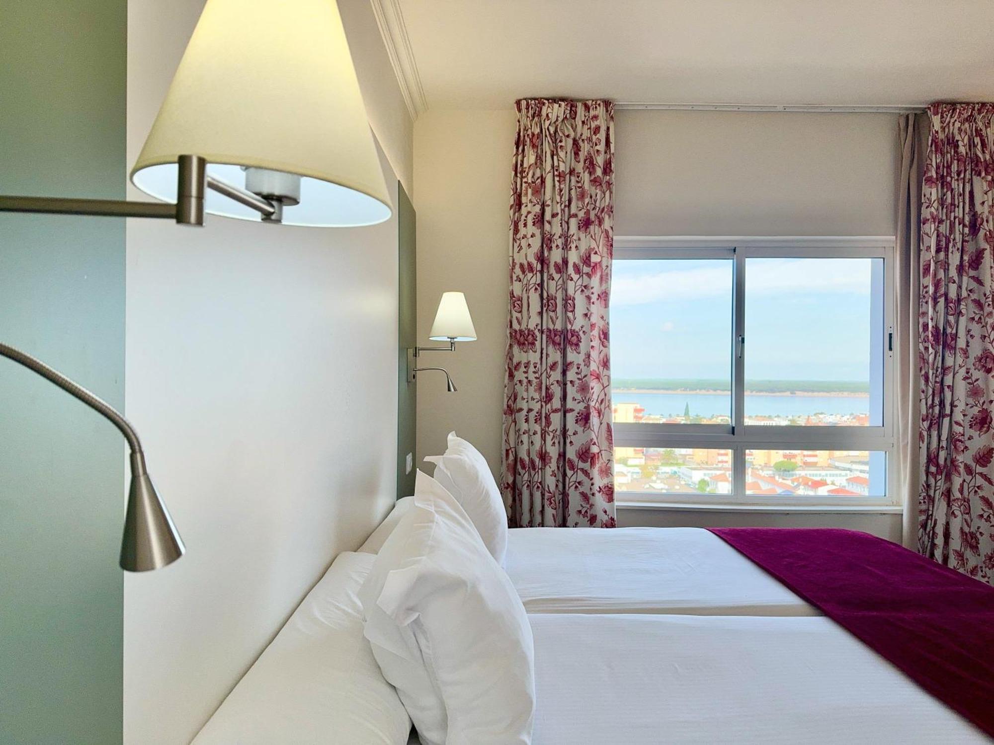 Hotel Guadalquivir Sanlucar de Barrameda Bagian luar foto